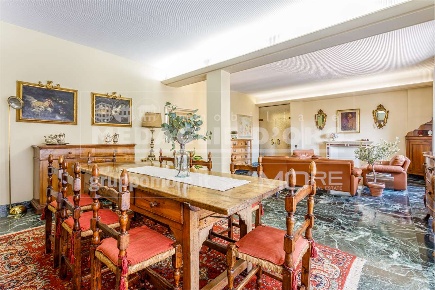 Foto Appartamento in ad.ze via Monte Sabotino, Modena di 270 m² in vendita