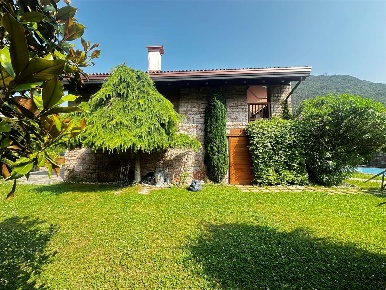 Foto Villa a schiera a Vallelaghi di 250 m² con 6 locali in vendita