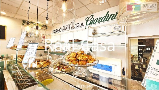Foto Attività commerciale in Via Maini, Modena San Cataldo di 130 m²