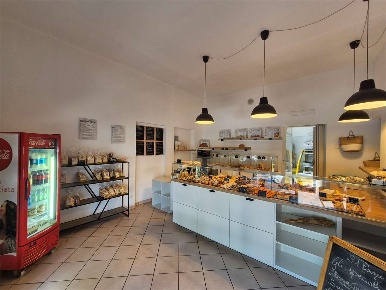 Foto Attività commerciale in Via Porta, Saronno di 60 m² con 4 locali