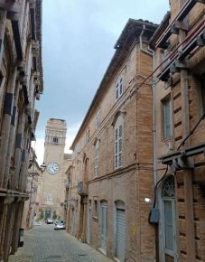 Foto Appartamento in Via Giuseppe Garibaldi, Falerone Centro di 247 m²