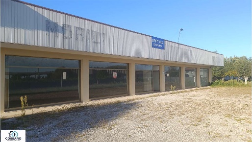 Foto Negozio in Via udine, Zoppola Orcenico Inferiore di 600 m² in vendita