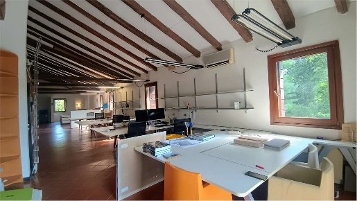 Foto Ufficio in VIA MINGHETTI 3, Venezia Favorita di 205 m² con 4 locali