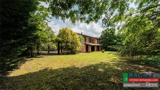 Foto Villa unifamiliare in Via Castelnuovo Rangone 4, Formigine di 295 m²