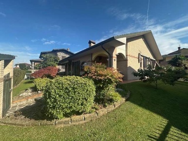 Foto Villa unifamiliare a Casalmaiocco di 211 m² con 5 locali in vendita