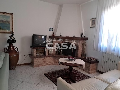 Foto Villa a schiera a Buti di 180 m² con 5 locali in vendita