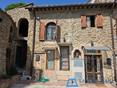 Foto Casa indipendente a Lamporecchio di 96 m² con 6 locali in vendita