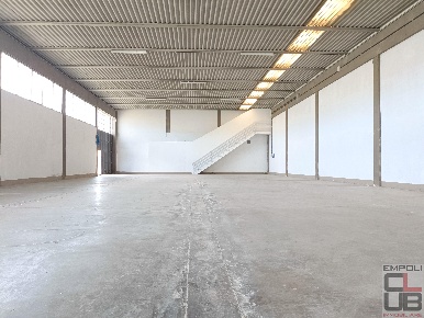 Foto Capannone industriale a Vinci di 600 m² con 2 locali in vendita