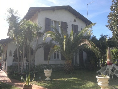 Foto Villa bifamiliare a Montignoso Marina Verde, Renella di 150 m²