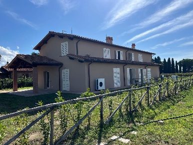 Foto Appartamento a Castagneto Carducci di 140 m² con 5 locali in vendita