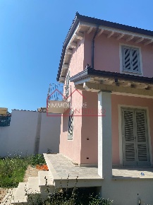 Foto Villa unifamiliare a Camaiore Camaiore Paese di 120 m² con 5 locali