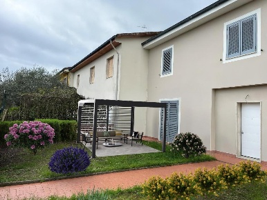 Foto Casa indipendente a Crespina Lorenzana Cenaia di 130 m² con 5 locali