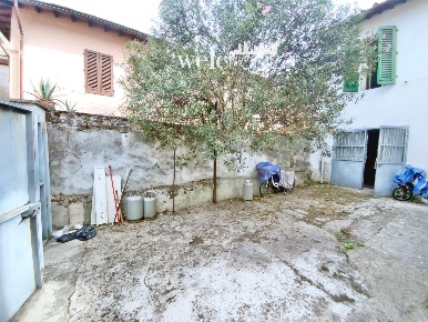 Foto Casa indipendente a Campi Bisenzio Santa Maria di 100 m² con 4 locali
