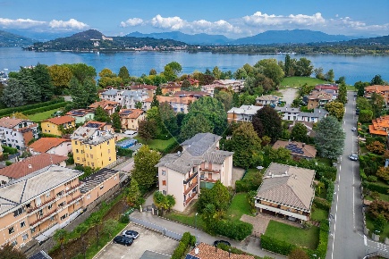 Foto Appartamento in via De Gasperi, Arona Centro di 119 m² con 4 locali