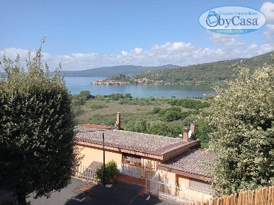 Foto Appartamento in via poggio delle ginestre, Trevignano Romano di 75 m²