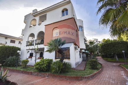 Foto Appartamento in VIA LIVORNO, Aci Castello Centro di 218 m² in vendita