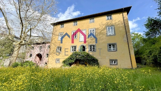 Foto Villa unifamiliare a Coreglia Antelminelli Tereglio di 1100 m²