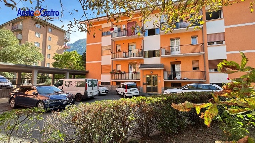 Foto Appartamento in Via Buthier, Aosta Centro di 120 m² con 4 locali