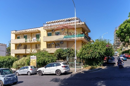 Foto Appartamento in via louis braille, Catania di 214 m² con 6 locali