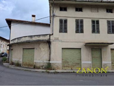 Foto Case semi ndipendenti in Via Tasso, Gorizia Centro di 240 m²