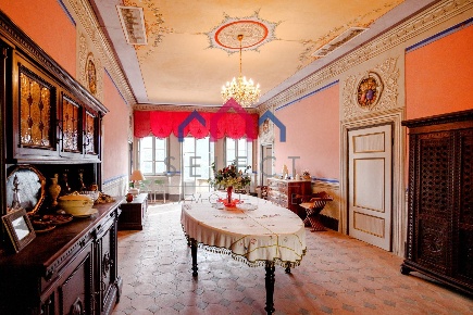 Foto Appartamento a Coreglia Antelminelli Tereglio di 350 m² con 7 locali