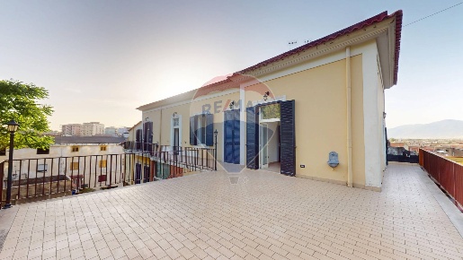 Foto Appartamento in Via Carlo Tramontano, Pagani di 132 m² con 6 locali