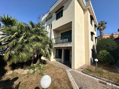 Foto Villa unifamiliare in via del mare, Marano di Napoli di 210 m²