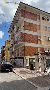 Foto Appartamento a Ascoli Piceno di 96 m² con 4 locali in vendita