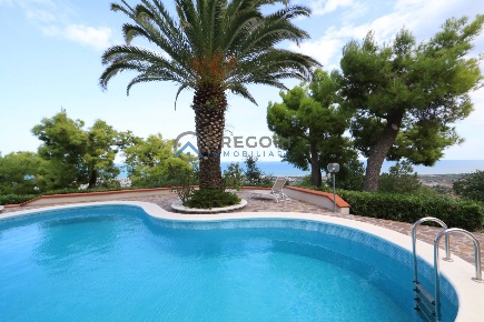 Foto Villa singola a Colonnella di 192 m² con 5 locali in vendita