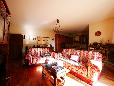 Foto Appartamento in Via medaglie d'oro, Serramazzoni di 105 m² in vendita