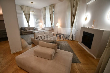 Foto Villa unifamiliare in Via Ippodromo, Milano Trenno di 380 m²