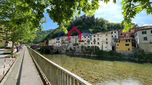 Foto Appartamento a Bagni di Lucca Centro di 100 m² con 4 locali in vendita