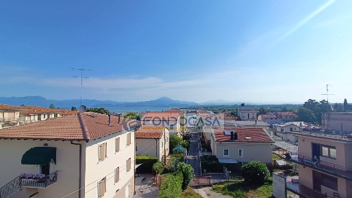 Foto Appartamento a Peschiera del Garda di 102 m² con 3 locali in vendita