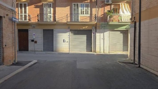 Foto Box in VIA ARIOSTO, Lucera Centro di 100 m² con 1 locali in vendita