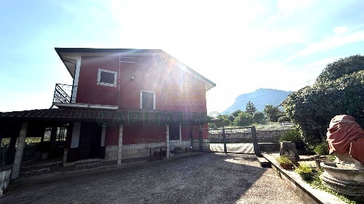 Foto Villa singola in via provinciale, Contrada di 225 m² con 6 locali