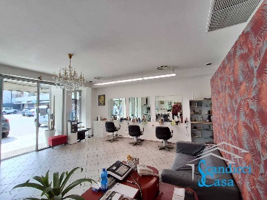 Foto Attività commerciale in Via Foscolo, Scandicci Centro di 50 m²