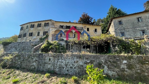 Foto Villa unifamiliare a Pescaglia Gello di 1250 m² con 30 locali