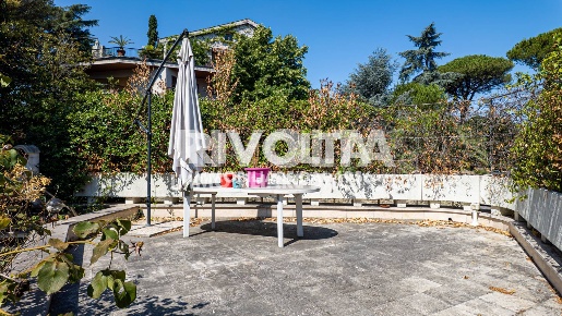 Foto Appartamento in VIA DEI MASSIMI, Roma di 110 m² con 5 locali