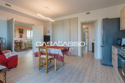 Foto Appartamento in VIA ROSETANI, Macerata Centro di 197 m² con 8 locali