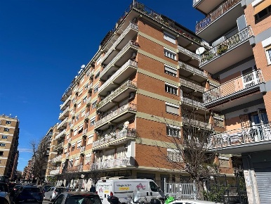 Foto Appartamento in VIA VESTRICIO SPIRUNNA, Roma Quadraro di 120 m²