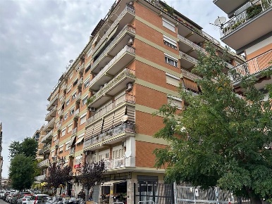 Foto Appartamento in VIA VESTRICIO SPIRUNNA, Roma Quadraro di 120 m²