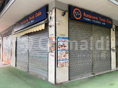 Foto Negozio in Via della Magliana Nuova 260, Roma Magliana di 150 m²