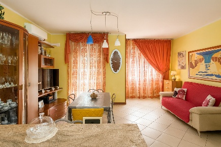 Foto Appartamento in Via Monte Nero 1, Arona Centro di 100 m² con 3 locali