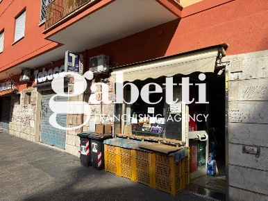 Foto Negozio in DELLE CAMPANULE, Roma Centocelle di 60 m² con 1 locali