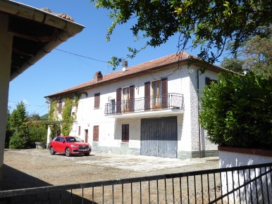 Foto Casa indipendente in Piazza Cadutti di Nassirya Sessame, Acqui Terme