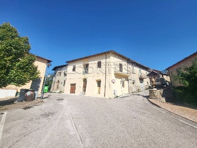 Foto Casa indipendente a Deruta di 120 m² con 8 locali in vendita