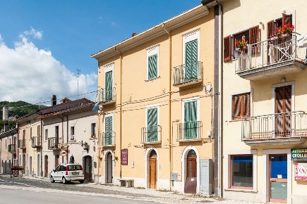 Foto Appartamento in via De Amicis 77, Alfedena di 140 m² con 6 locali