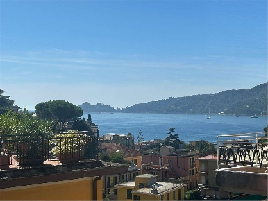 Foto Appartamento in Via Val di Sole, Rapallo di 90 m² con 4 locali