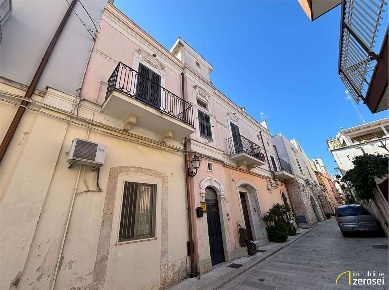 Foto Appartamento in Via Lucafò 41, Noicattaro Centro di 60 m² con 2 locali