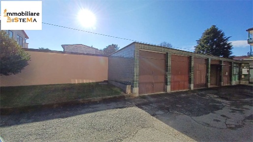 Foto Box in Via Vittorio Veneto, Santena di 15 m² con 1 locali in vendita